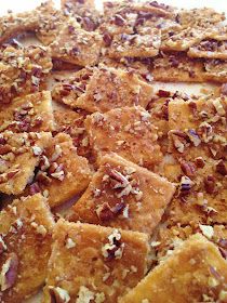 Toffee With Saltine Crackers, Cracker Candy With Saltines, Saltine Cracker Cookies, Holiday Crackers Saltine Toffee, Praline Crackers, Saltine Cracker Recipes Sweets, Toffee Crackers Saltine, Cracker Snacks Ideas, Cracker Candy Recipe Saltine