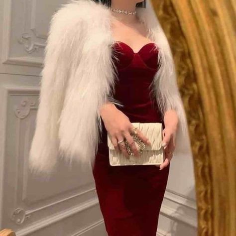 Met Gala Outfits, Casino Dress, Elegante Y Chic, Blouse Casual Fashion, Pretty Prom Dresses, فستان سهرة, Hollywood Glam, White Fur, Feminine Aesthetic