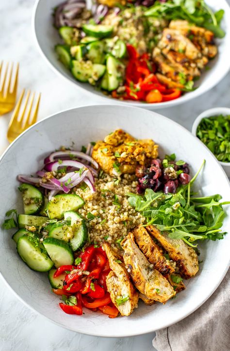 Easy Mediterranean Bowl {Meal Prep} - The Girl on Bloor Chicken Roasted Red Peppers, Mediterranean Chicken Bowl, Mediterranean Bowl, Bowl Meal Prep, Mediterranean Diet Breakfast, Mediterranean Bowls, Chicken Roasted, Grain Bowls, Breakfast Board