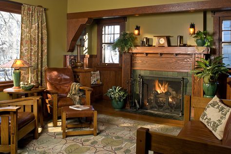 Craftsman Living Room Decor, Craftsman Living Rooms, Craftsman Interiors, Craftsman Living Room, Arts And Crafts Interior Design, Craftsman Fireplace, Simple Deck, Arts And Crafts Interiors, Craftsman Decor