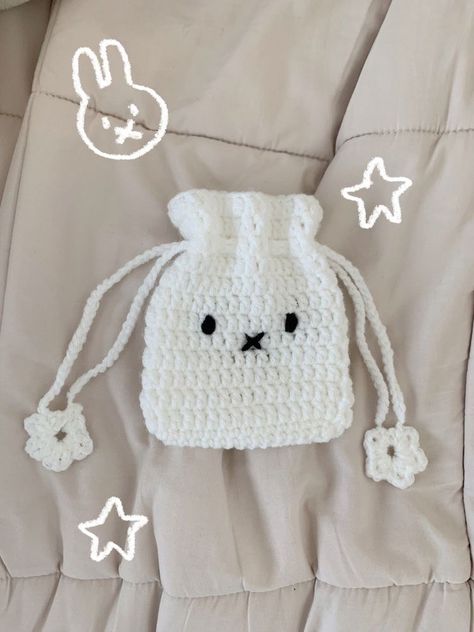 Aesthetic Crochet Pouch, Mini Crochet Projects Key Chains, Miffy Pouch Crochet, No Stuffing Crochet, Miffy Crochet Bag, Someone Crocheting, Aesthetic Things To Crochet, Cute Crochet Ideas Aesthetic, Crochet Stationary