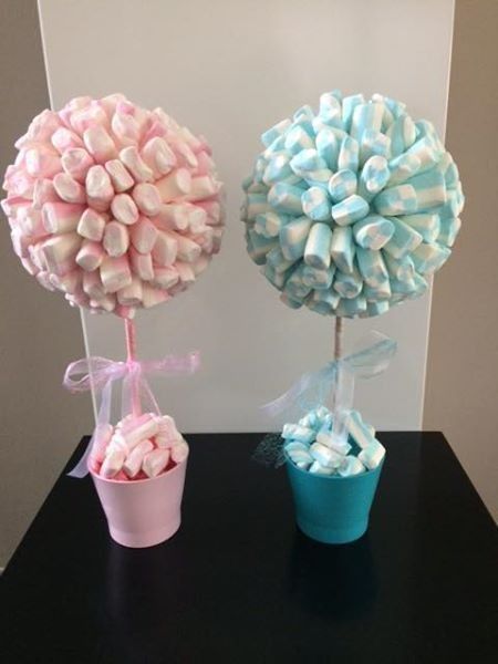 Simple Gender Reveal Ideas At Home, Gender Reveal Deco, Gender Reveal Food Table, Gender Reveal Candy Table, Gender Reveal Decoration Ideas, Candy Table Centerpieces, Baby Shower Recuerdos, Gender Reveal Candy, Gender Reveal Food