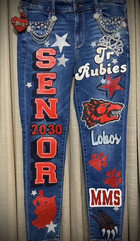 Custom Jeans Ideas, Back To School Senior Year, Patches Pants, Senior Painted Jeans, Spirit Jeans, Senior Pants, Senior Outfits, Senior Year Things, Senior Jeans