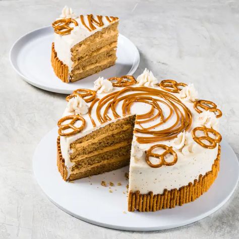 Salted Caramel Pretzel Cake | Cook's Country april/may 2020 Pretzel Cupcakes, Pretzel Cake, Salted Caramel Pretzels, Donut Toppings, Caramel Chocolate Bar, Cookie Toppings, Pumpkin Cheesecake Recipes, Caramel Tart, Caramel Pretzels