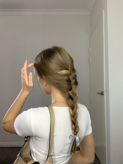 Soft girl aesthetic hair inspo. Cute hair styles. Hair bows. Hair braids. Hair plaits. Easy hair style. Cute French Plait Hairstyles, No Hair In Face Hairstyles, French Plait Aesthetic, Tied Back Hairstyles For School, Hairstyle For Training, Soft Girl Aesthetic Hairstyles, Bows And Braids, Pigtail Braids Aesthetic, Bows In Braids