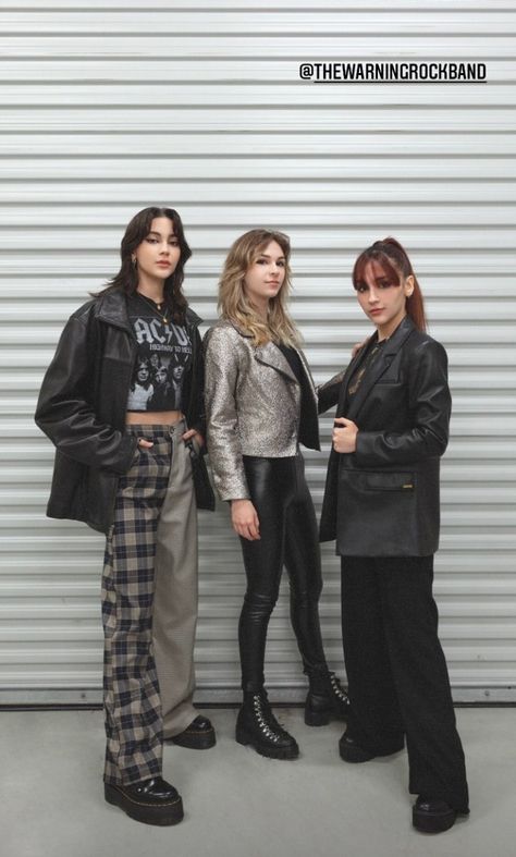 Rock Singer Outfit Women, Rock Singer Outfit, Modest Grunge Outfits, Modest Grunge, Rock Band Outfits, Concert Outfit Rock, Alt Fits, Rock Star Outfit, Rock Singer