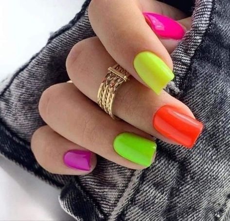 Holiday Nails Bright, Gel Nails Multicolor, Cute Neon Nails Short, Neon Nails Square, Multicolored Nails Summer, Neon Nail Ideas Bright Colors, Bright Neon Acrylic Nails, Bright Summer Gel Nails, Neon Rainbow Nails