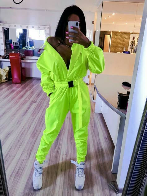 Coachella Inspired Outfits, Neon Clothes, Dress Outfits Party, Neon Dresses, Neon Outfits, Stylish Hoodies, Chic Fall Outfits, Neon Fashion, Model Outfits