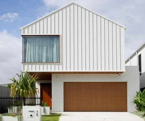 Colour Bond Exterior Cladding, Colourbond Cladding House Exterior, Colorbond Wall Cladding, Colourbond Surfmist Exterior, James Hardie Cladding Australia, Steel Cladding House Exterior, Surfmist Colourbond, Colourbond House Exterior, Vertical Cladding House Exterior