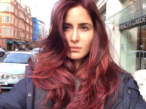 Katrina kaif #fitoor . Katrina Kaif Without Makeup, Red Hair With Bangs, Red Hair Looks, Katrina Kaif Photo, Parineeti Chopra, Anushka Sharma, Katrina Kaif, Alia Bhatt, Without Makeup