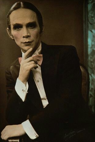 Joel Grey as the Emcee in the film Cabaret. Cabaret 1972, Joel Grey, Bob Fosse, Master Of Ceremonies, Liza Minnelli, Best Supporting Actor, Famous Photographers, National Portrait Gallery, Broadway Musicals