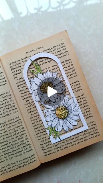 Diy Bookmarks Acrylic Paint, Bookmark With Flowers, Flower Bookmark Painting, Simply Daisy Bookmark, Bookmarks Sunflower, Daisy Bookmark, Diy Daisy, Art Reels, Bookmark Diy