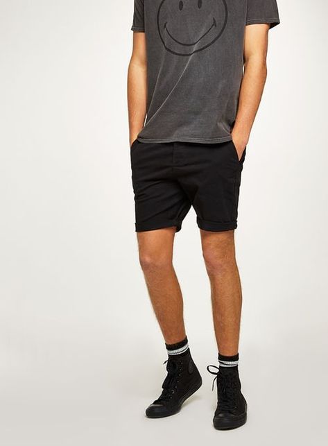 All Star Black Outfit, Vans Slip On Black, Black Chinos Men, All Black Outfits For Women, Black And White Outfits, Black Chino Shorts, Black Outfit Men, Mens Shorts Outfits, Black Shorts Men