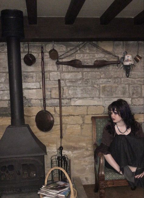 Midwest Gothic Outfit, Midwestern Gothic Fashion, Midwest Gothic Fashion, Hillbilly Gothic, Dark Farm Aesthetic, Southern Gothic Bedroom, Appalachian Gothic Aesthetic, Pnw Gothic, Rural Gothic