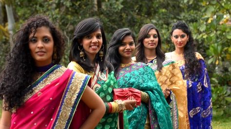 Women wearing sari in Mauritius Mauritius People, Mauritius Island, Respect Women, Folk Dresses, African Countries, Cool Countries, Filming Locations, Beautiful Islands, Seychelles