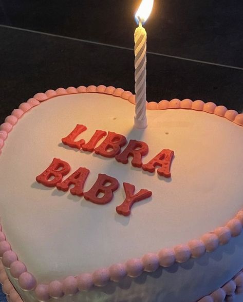 Heart Cake Designs, Vintage Cake Decorating, Vintage Heart Cake, Libra Birthday, Birthday Aesthetic, Funny Birthday Cakes, 18th Birthday Cake, Mini Cakes Birthday, Cake Decorating Ideas