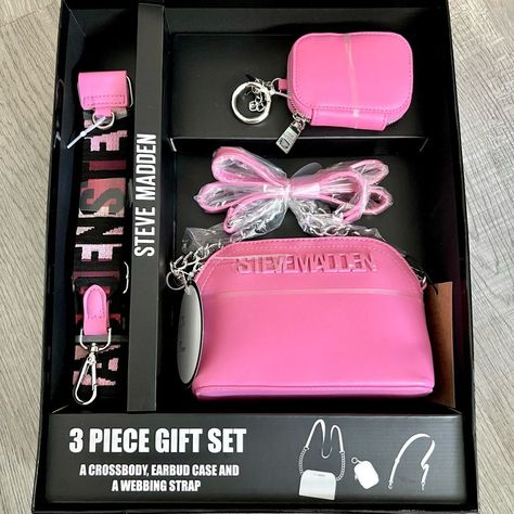 Brand New In The Box! Steve Madden Crossbody Bag Purse, Earbud & Strap 3 Piece Set! Smg-4600 Bright Pink This Set And Color Are Soo Nice!! Pink Steve Madden Purse, Steve Madden Bags Handbags, Steve Madden Purse Handbags, Steve Madden Crossbody Bag, Luxury Closets, Closets Design, Fanny Pack Purse, My Style Bags, Luxury Bags Collection