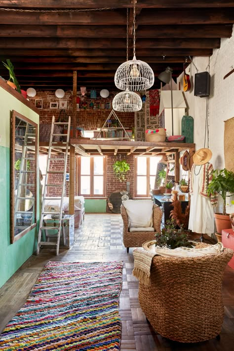 Nyc Loft, Lots Of Plants, Open Loft, Rustic Loft, Asian Homes, Asian Home Decor, Mediterranean Decor, Loft Living, Design Magazine