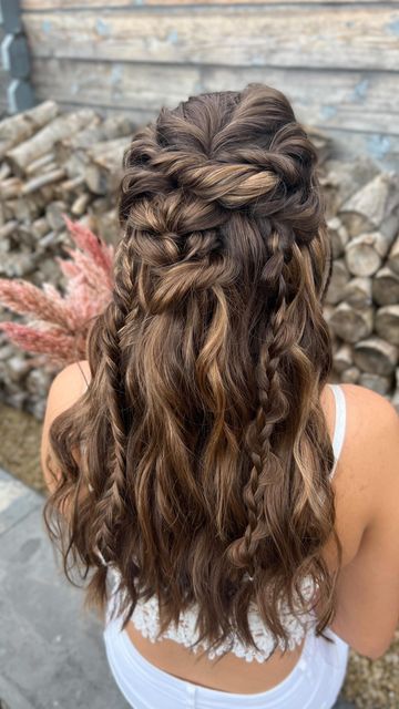 Loose Boho Wedding Hair, Boho Mid Length Hair Hairstyles, Fairy Hairstyles Shoulder Length, Romantic Braid, Boho Chic Hairstyles, Goddess Hair, Fancy Hair, Hair Dress, Boho Wedding Hair