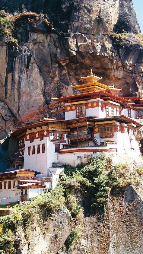 Bhutan Monastery, Bhutan Travel, Asian Architecture, Knowledge Facts, Destinations Travel, Bhutan, Place Of Worship, Beautiful Places To Visit, General Knowledge