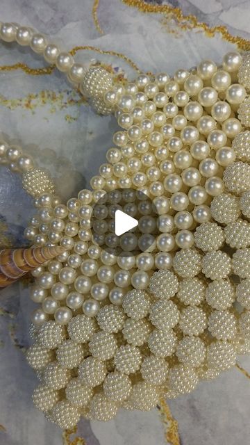 How To Make Pearl Bag, Diy Pearl Bag, Crochet With Pearls, Beaded Bags Diy Tutorials, Safety Pin Crafts, Beads Bag, Blue Dip Dye, Bead Bag, Beads Craft Jewelry