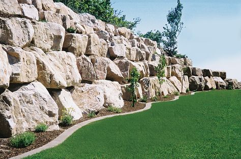 Rock Wall Garden, Tiered Landscaping, Wall Pictures Ideas, Rock Retaining Walls, Rock Wall Landscape, Tiered Landscape, Building A Stone Wall, Boulder Retaining Wall, Diy Retaining Wall