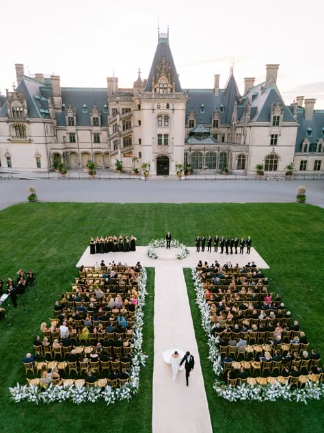 A dreamy wedding reception at the Biltmore Estate for Connar Franklin and Aaron Carpenter's wedding Aaron Carpenter Wedding, Biltmore House Wedding, French Mansion Wedding, Huge Wedding Reception, F1 Wedding, Royal Garden Wedding, Royal Wedding Venue, French Castle Wedding, Simple Wedding Theme