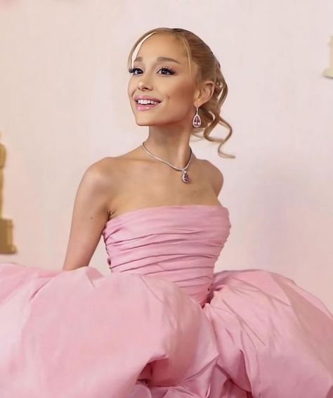 Ariana Grande Makeup, Ariana Grande News, Ariana Grande Album, Ariana Grande Sweetener, Ariana Grande Outfits, Ariana Grande Cute, Ariana Grande Style, Ariana Grande Wallpaper, Ariana Grande Photoshoot