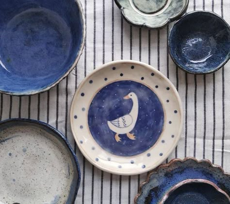 Bowls And Plates, Painted Ceramic Plates, Diy Pottery Painting, Pottery Painting Designs, Ceramic Artwork, Diy Pottery, Ceramic Spoons, Ceramics Pottery Art, Clay Art Projects