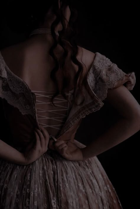 Victorian Woman Aesthetic, Traitors Game, Dark Fairytale Aesthetic, Noble Aesthetic, 1800s Aesthetic, Royal Core, Royalty Aesthetic, Royal Aesthetic, Enola Holmes