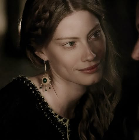 Alyssa Sutherland Vikings, Aslaug Vikings, Queen Aslaug, Alyssa Sutherland, Vikings Series, Game Of Thrones Westeros, Aesthetic Game, Viking Series, Lucrezia Borgia