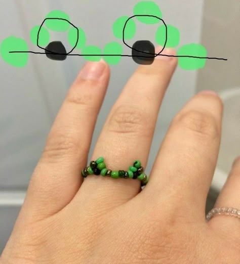 How To Make Frog Ring Beads, Frog Kandi Bracelet, Frog Bead Ring Tutorial, Frog Ring Beads Tutorial, How To Make A Frog Ring, Frog Rings Jewelry, Diy Frog Ring, Frog Ring Beads, Frog Beaded Ring