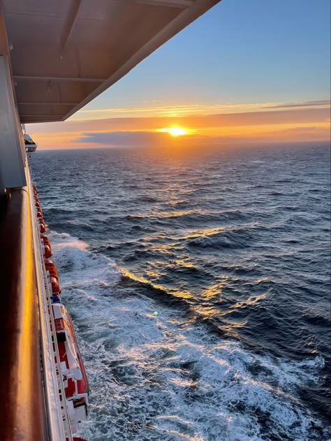 Alaska Cruise, Sunset Alaskan Cruise Pictures, Alaskan Cruise Aesthetic, Alaska Cruise Aesthetic, Cruise Astethic, Alaska Fits, Alaska Sunset, Alaskan Summer, Alaska Aesthetic, Mountain Pics