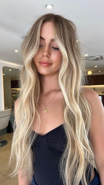 RENEE SAVILLE on Instagram: "BEHIND THE SCENES 🎥 Doing what I love & have loved doing for last 21 years 🤪🫶🏻 yikes! Using @powernetworkanz to bring this to life ✨✨✨ #balayage #hairtransformation #fraisstudios" Bright Blonde Beach Hair, Bright Baylage Hair, Hoco Hairstyles For Brown Hair, Blonde Hair Creamy, Creamy Blonde Hair Balayage, Beige Blonde Hair Balayage, Bright Creamy Blonde Hair, Creamy Beige Blonde, Blonde Balayage On Blonde Hair