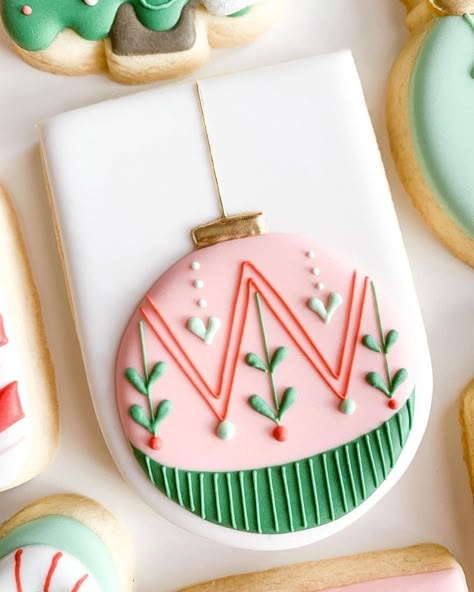 Christmas Sugar Cookie Designs, Iced Christmas Cookies, Christmas Sugar Cookies Decorated, No Bake Sugar Cookies, Cute Christmas Cookies, Sugar Cookie Royal Icing, Winter Cookie, Ornament Cookies, Sugar Cookie Designs