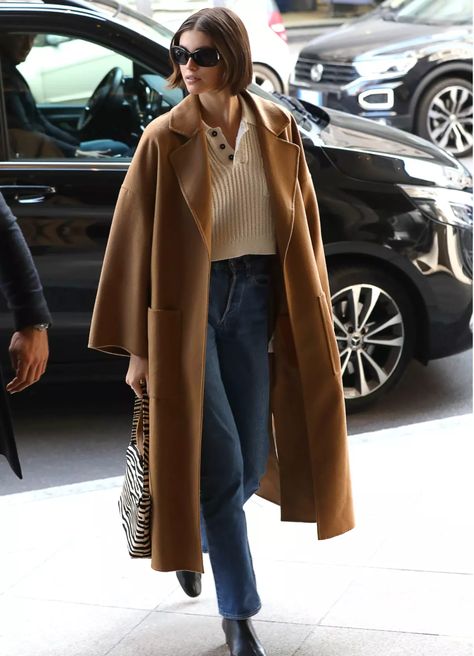 Kaia Gerber Street Style, Fashionable Hostess, Kaia Gerber Style, Camel Coat Outfit, Hats Summer, Style Parisienne, Fashion Week Outfit, Ideas Vintage, Looks Street Style