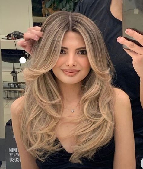 Fake Curtain Bangs, Long Bangs Hairstyles, Styling Curtain Bangs, Hair Glamour, Blonde Hair Transformations, Butterfly Cut, Brown Hair Inspo, Hair Inspiration Long, Brunette Hair With Highlights