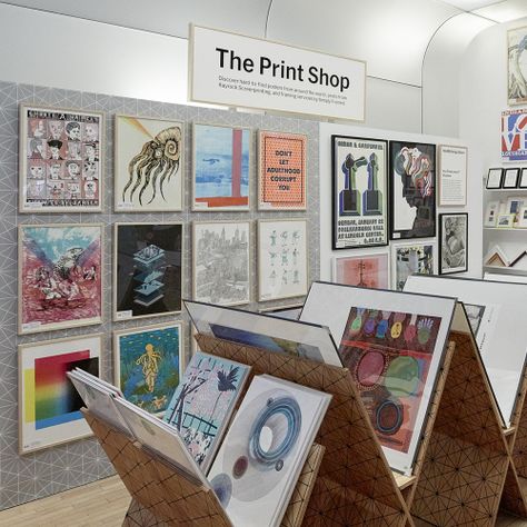 Art Gallery Shop Interior, Art Gallery Store Design, Print Shop Design Interior, Art Gallery Studio, Gallery Shop Design, Art Gallery Ideas Artwork Display, Pop Up Art Gallery Ideas, Art Pop Up Shop Ideas, Printing Shop Interior Design