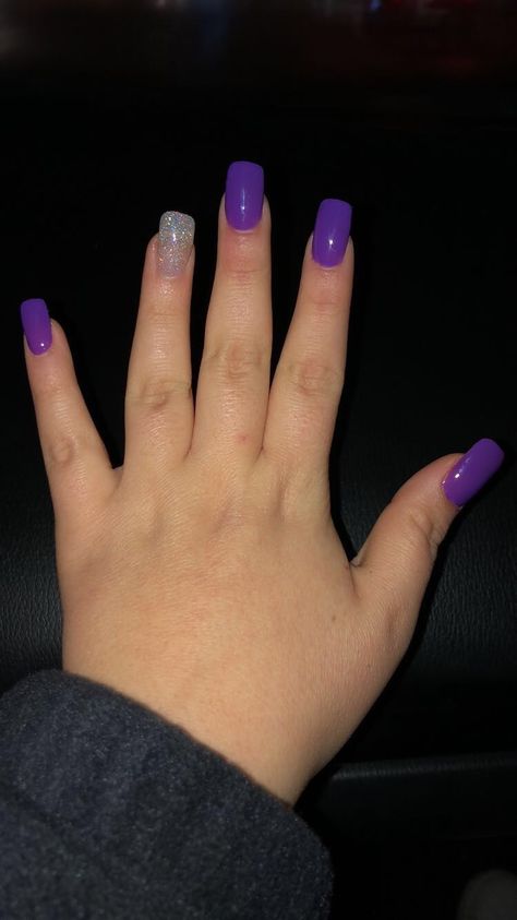 Purple silver nails Purple Silver Nails, Purple And Silver Nails, Sliver Nails, Ring Finger Nails, Cute Nail Colors, Nails Purple, Gel Nail Art Designs, Finger Nails, Beautiful Red Hair