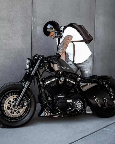 Hold onto your helmets 🪖 Harley Sportster 48, Motocykle Harley Davidson, Custom Bikes Cafe Racers, Мотоциклы Harley Davidson, Harley Davidson Sportster 883, Custom Motorcycles Bobber, Sportster Iron, Sportster Bobber, Bobber Style