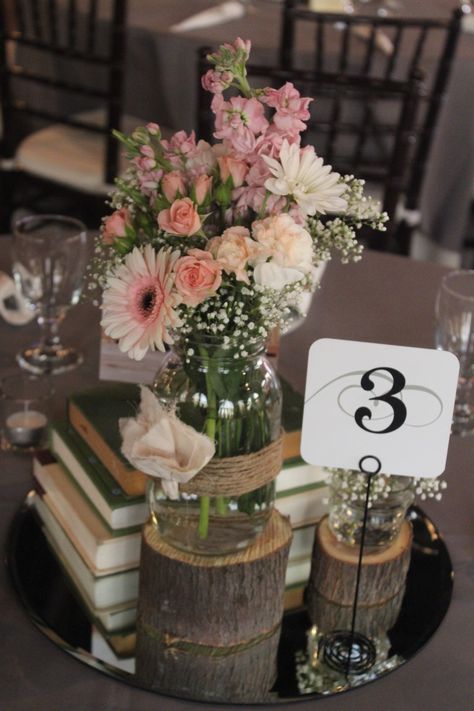 Daisy Wedding Centerpieces, Gerbera Daisy Centerpiece, Gerbera Daisy Wedding, Daisy Centerpieces, Butterfly Baby Shower Decorations, Mini Carnations, Gerbera Daisies, Daisy Wedding, Rose Centerpieces