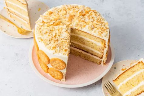 Hoda Kotb's 2-Ingredient Ritz Cracker Cake Cracker Cake, 2 Ingredient Cakes, Surprise Birthday Cake, Salty Desserts, Cracker Candy, Store Bought Frosting, Ritz Cracker, Boxed Cake, Hoda Kotb