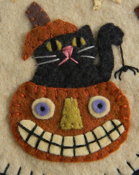 Boo Halloween Cats & Pumpkins Penny Rug/Candle Mat DIGITAL | Etsy Halloween Mat, Penny Rug Patterns, Halloween Sewing, Wool Felt Projects, Halloween Cats, Halloween Candle, Wool Applique Patterns, Felted Wool Crafts, Adornos Halloween