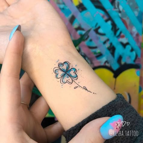 Cool Little Tattoos, Geometric Tattoo Sleeve Designs, Lucky Tattoo, Clover Tattoo, Meaningful Wrist Tattoos, Irish Tattoos, Clover Tattoos, Gemini Tattoo, Tattoos For Women Flowers