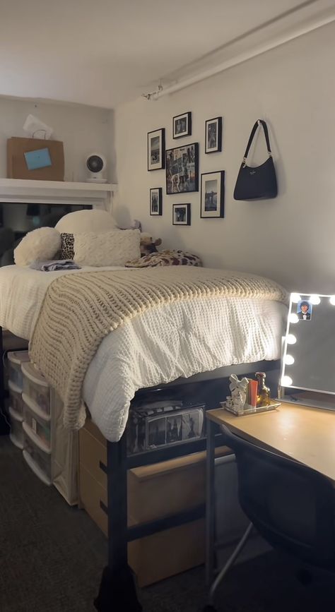 Dorms College Ideas Aesthetic, Cozy College Dorm Aesthetic, University Of Florida Dorm, Dorm Room Inspiration Minimalist, Realistic Dorm Room Ideas, Uiuc Dorm, University Room Aesthetic, Cool Girl Dorm, Clean Dorm Room