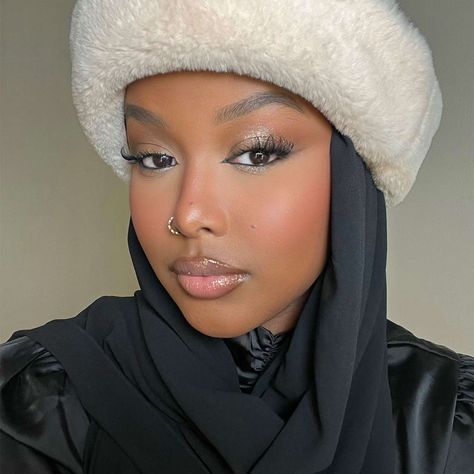 Cold girl makeup has gone viral on social media. Inside, we spoke to the trend's creator on how to achieve the frostbite-inspired makeup look you'll see everywhere this winter. Cold Look Makeup, Cold Girl Makeup Look, Untouchable Makeup, Frostbite Makeup, Winter Wonderland Makeup, Cold Makeup Look, Cold Makeup, Cold Girl Makeup, Im Cold Makeup