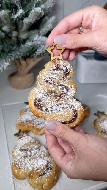 Nutella Christmas Tree, Nutella Christmas, Christmas Tree Desserts, Christmas Pastries, Puff Pastry Desserts, Protein Shake Smoothie, Christmas Treat, Christmas Brunch, Puff Pastry Recipes