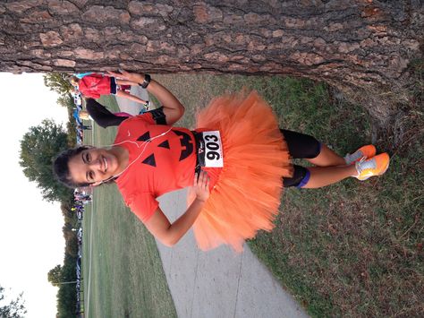 Jackolantern run outfit halloween spirit Halloween Costumes For 5k Run, Halloween Marathon Costume, Halloween Running Costumes Ideas, 5k Halloween Costumes, 5k Costume Ideas, Running Halloween Costumes, Halloween 5k, Star Wars Running Costume, Garfield Costume