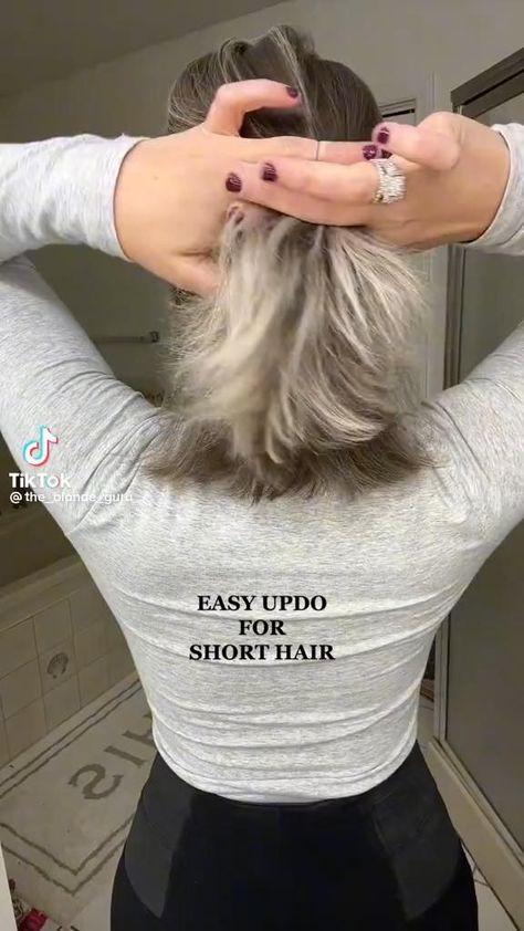 Easy Hairstyles For Hot Weather, Easy Holiday Hairstyles, Boho Short Hair, Hairstyles For Hot Weather, Ibiza Hair, Hairstyle For Short Hair, Hairstyle For Short, Company Christmas Party, Hair Upstyles