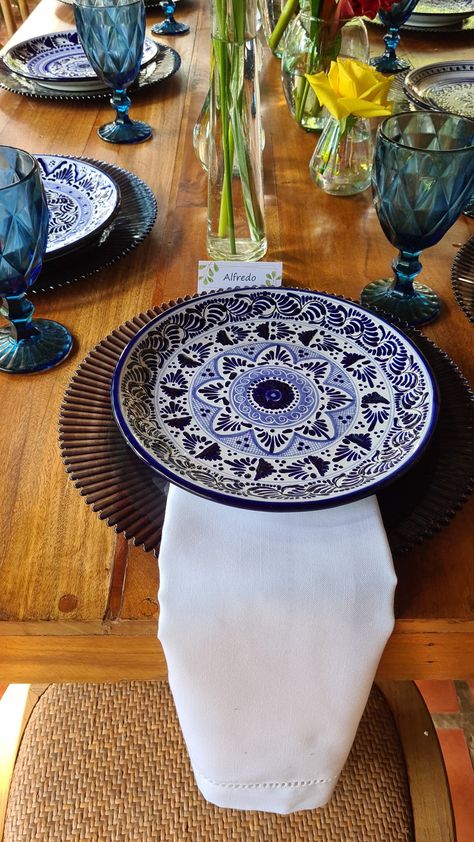 Mexican Board, Mexican Plates, Tableware Ideas, Mexico Beach Weddings, Spanish Table, Boda Mexicana, Mexico Beach, Pinterest Ideas, Wedding 2024